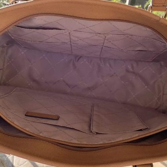 Michael Kors Large Laptop Bag - Picture 7 of 8